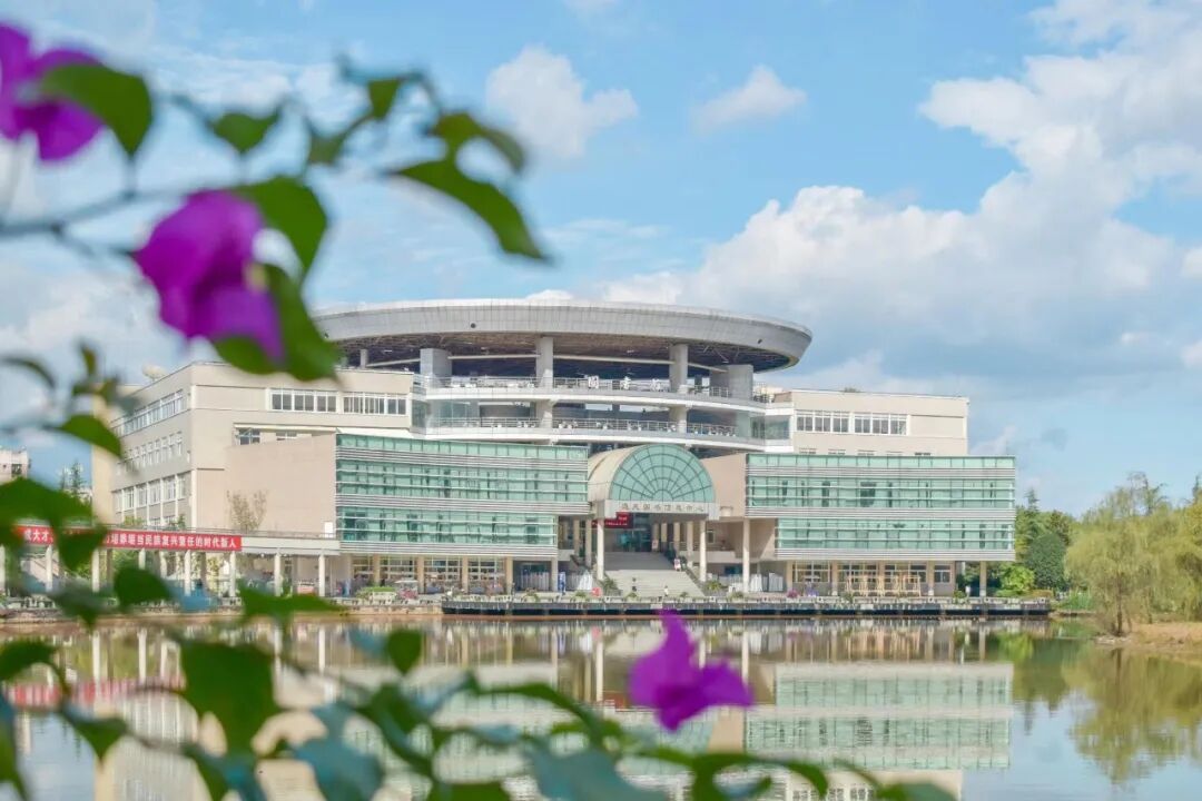 教学楼.jpg 教学楼.jpg